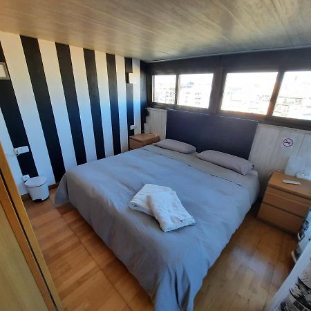 Habitacion Atico Muy Luminosa Con Bano Y Terraza Valencia Kültér fotó